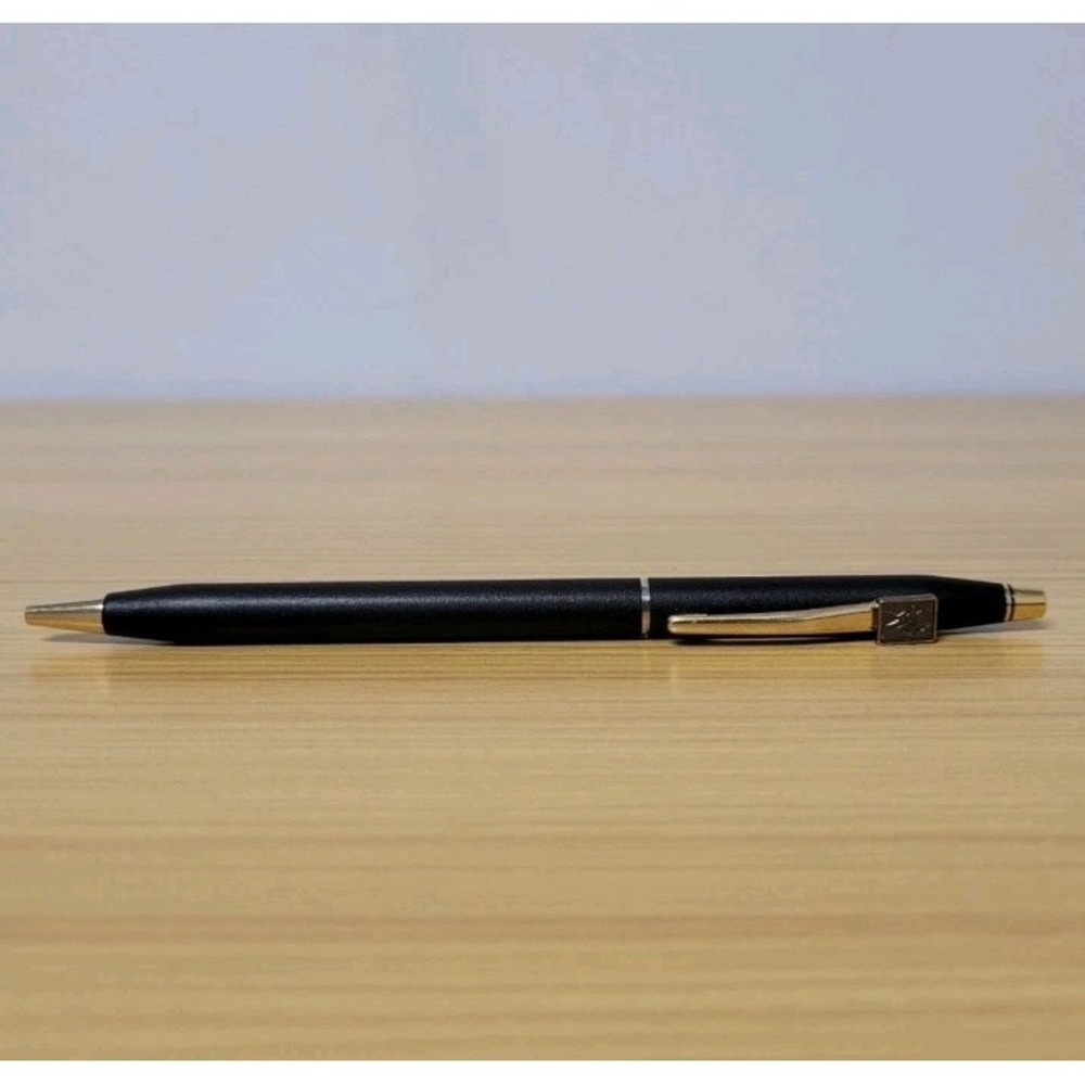 Cross Classic Century Ballpoint Twist-Action Pen Black‎ Logo Emblem